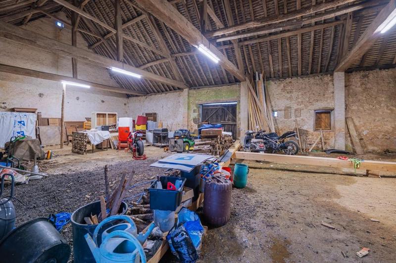 Propriété - 240 m² - 8 pièces