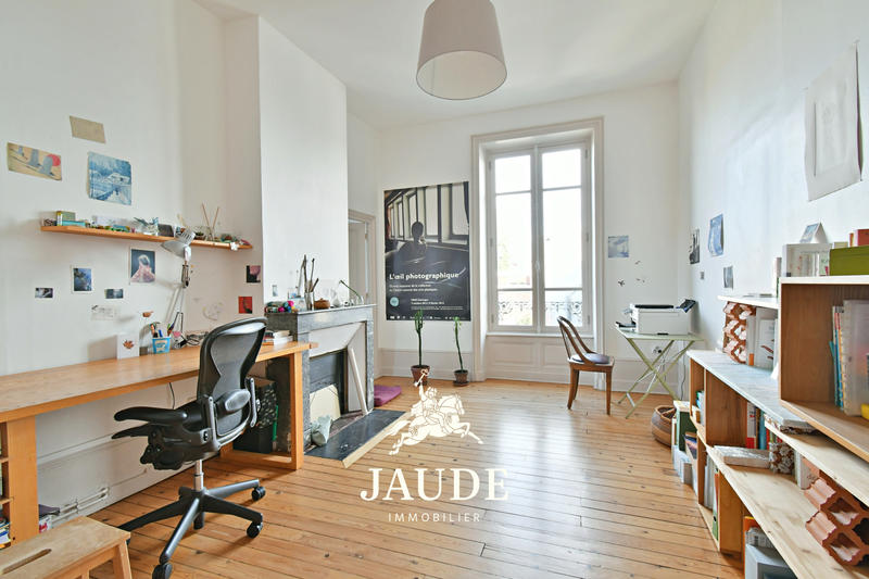 Appartement - 236 m² - 9 pièces