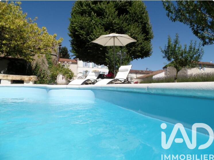 Maison - 530 m² - 15 pièces