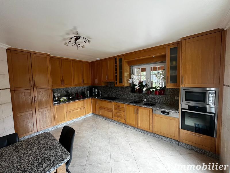 Maison - 255 m² - 7 pièces