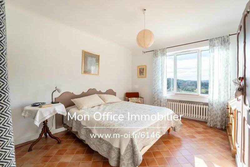 Maison - 330 m² - 10 pièces