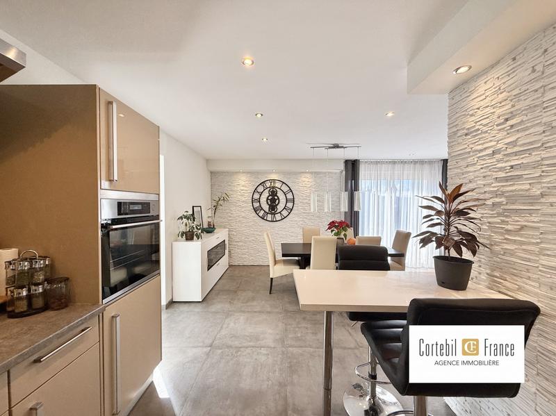 Villa - 277 m² - 9 pièces