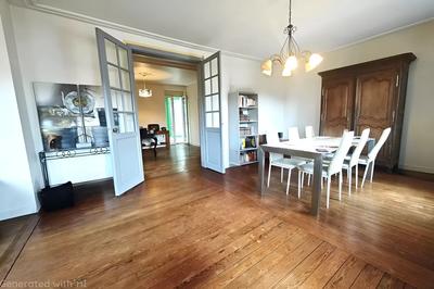 Maison - 205 m² - 9 pièces