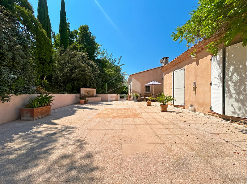 Villa - 315 m² - 6 pièces