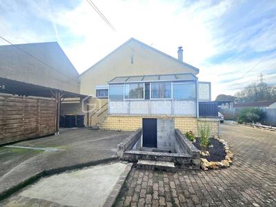 Maison traditionnelle - 80 m² - 5 pièces