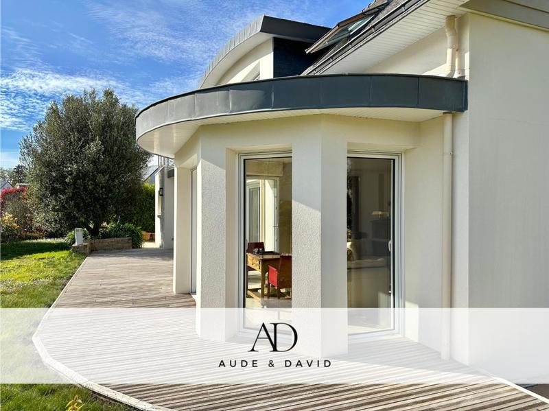 Maison - 220 m² - 8 pièces