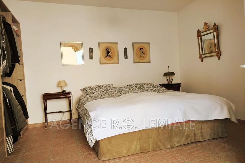 Maison - 331 m² - 10 pièces