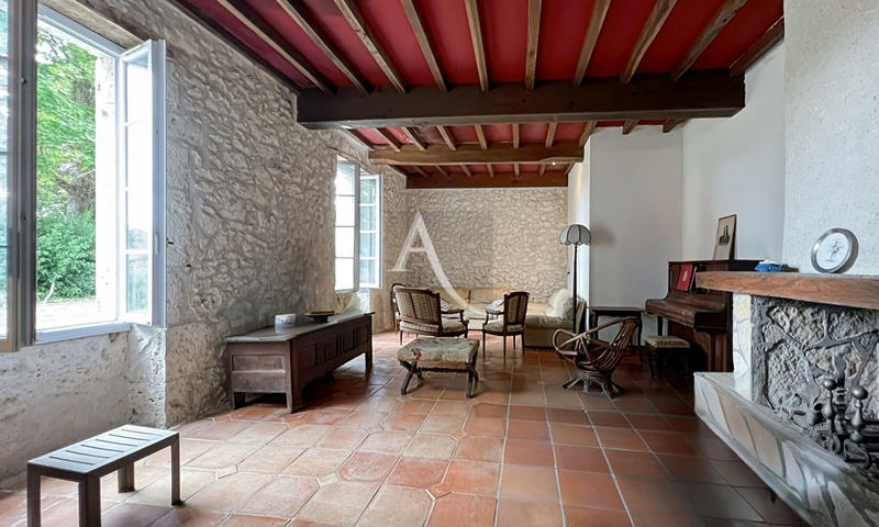 Maison - 235 m² - 7 pièces