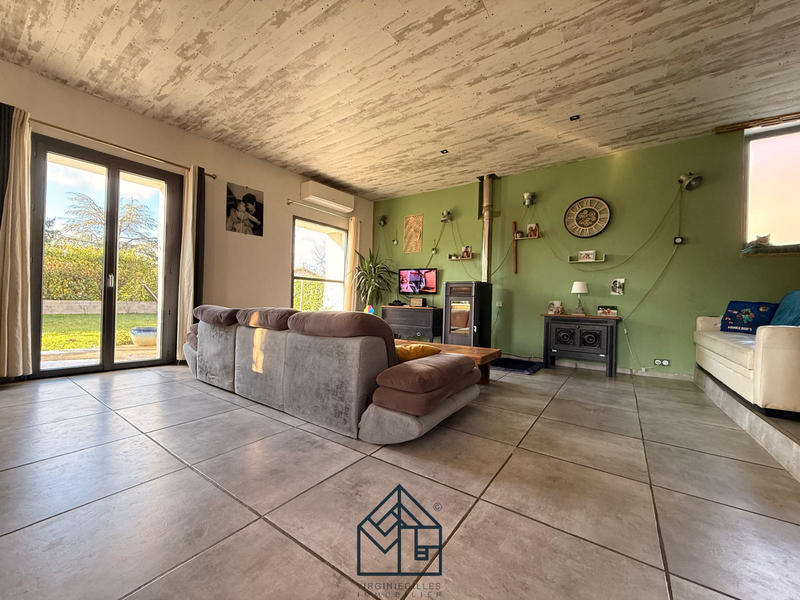 Maison - 242 m² - 7 pièces