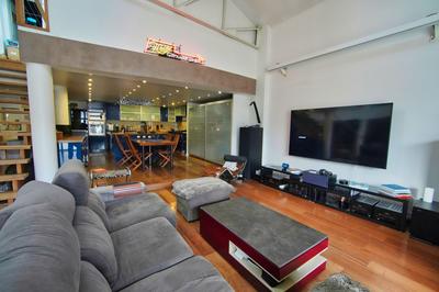 Loft - 246 m² - 8 pièces