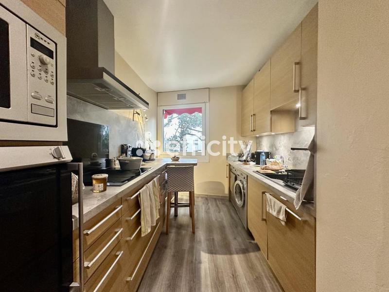 Appartement - 98 m² - 5 pièces