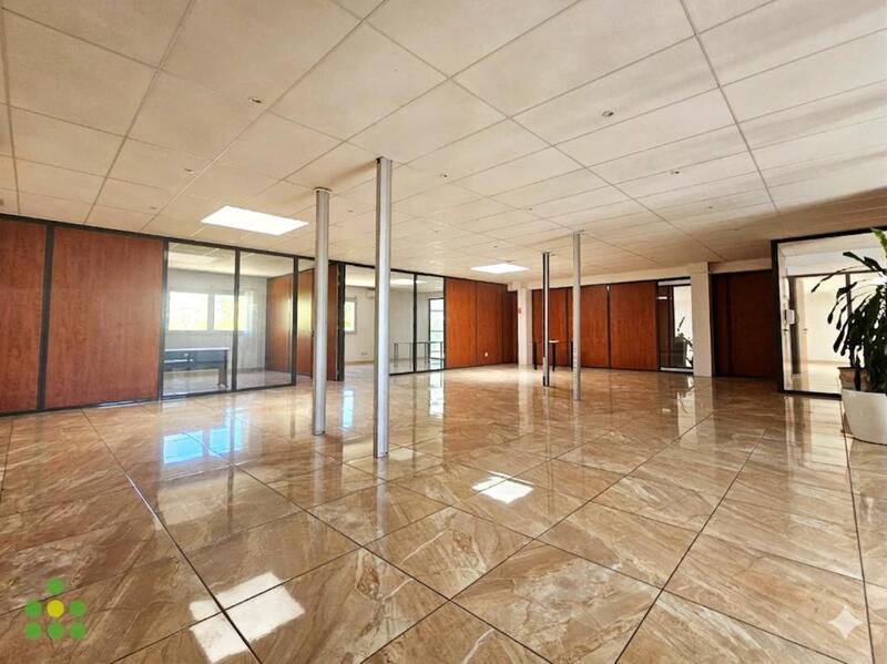 Bureau - 720 m²