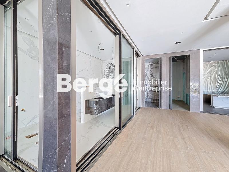 Local commercial - 213 m²