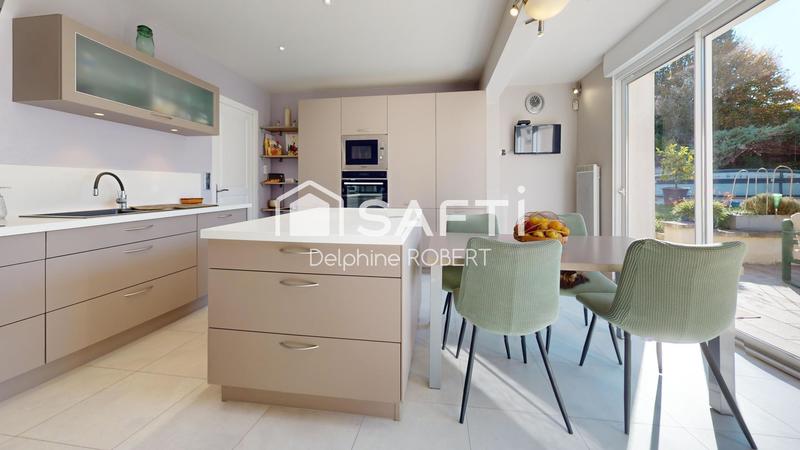 Maison - 275 m² - 8 pièces