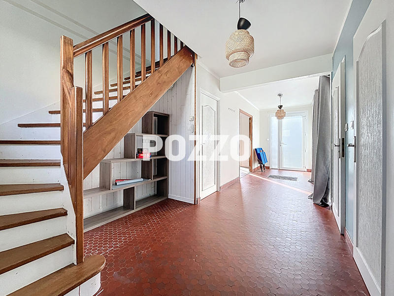 Maison - 198 m² - 9 pièces