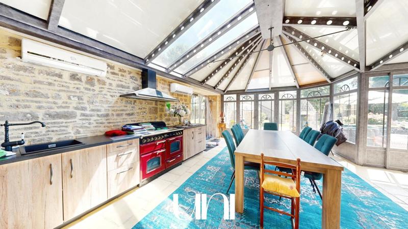 Maison de maîtres - 655 m² - 9 pièces