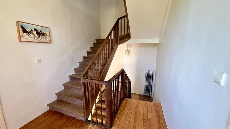 Maison - 240 m² - 6 pièces