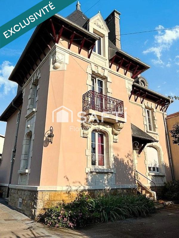 Maison - 216 m² - 9 pièces