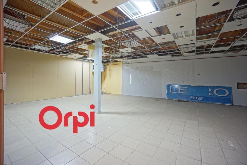 Local commercial - 592 m²