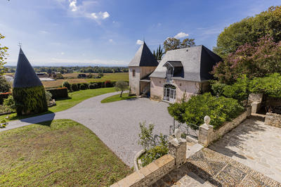 Propriété - 673 m² - 18 pièces