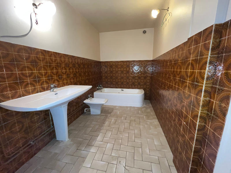 Maison - 305 m² - 8 pièces