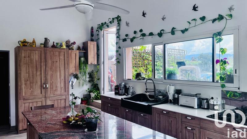 Maison - 215 m² - 8 pièces