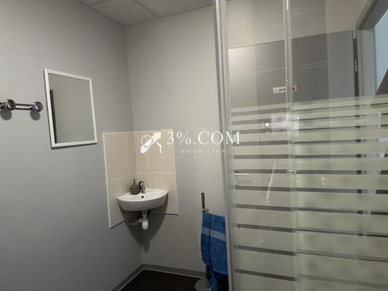 Local d'activité / Entrepôt - 105 m²