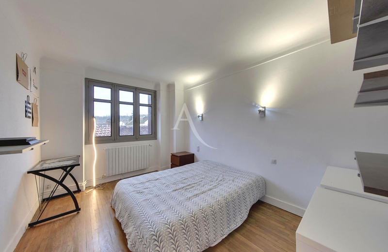 Maison - 180 m² - 7 pièces