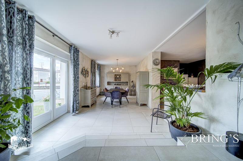 Maison - 221 m² - 7 pièces