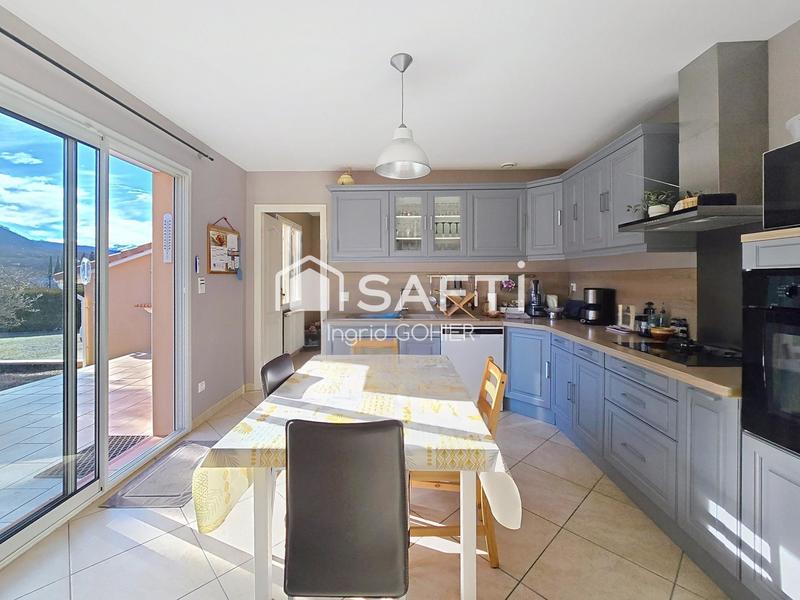 Maison - 140 m² - 5 pièces