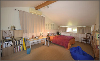 Maison - 180 m² - 5 pièces