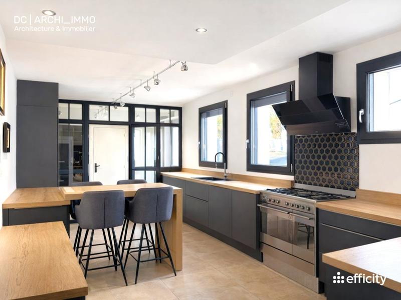 Maison - 365 m² - 9 pièces