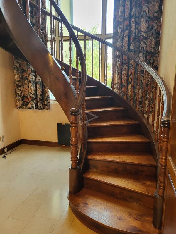 Maison - 218 m² - 8 pièces