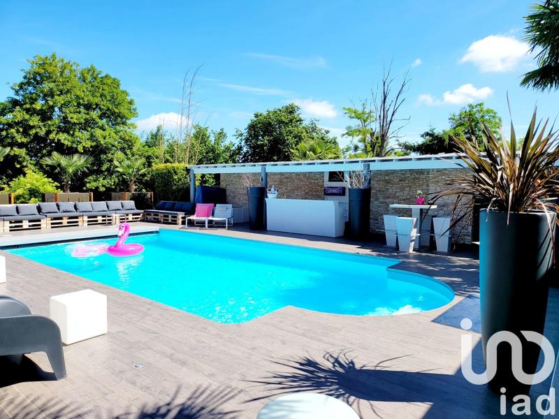 Maison - 330 m² - 8 pièces