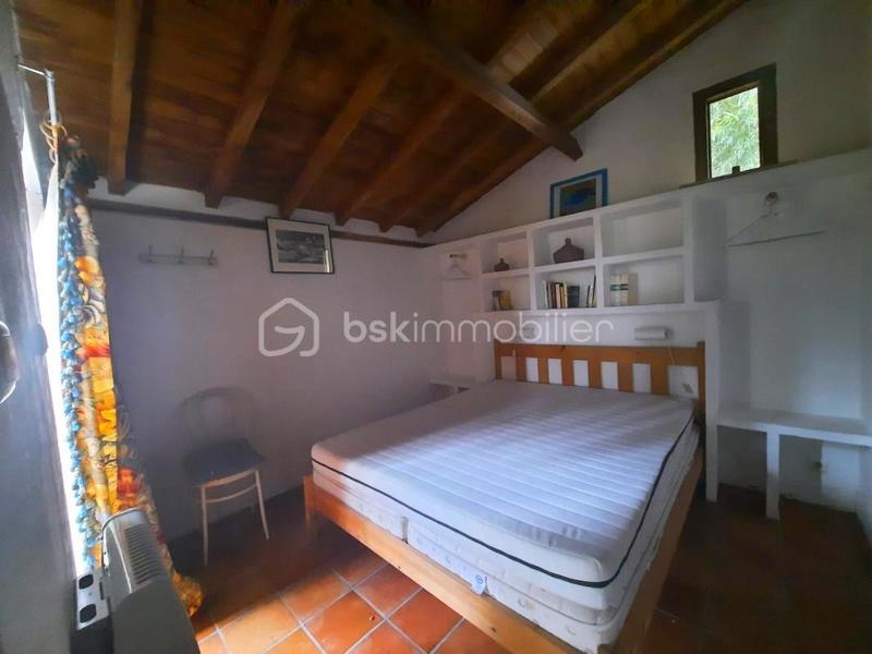 Demeure - 335 m² - 12 pièces