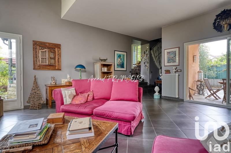 Maison - 184 m² - 9 pièces