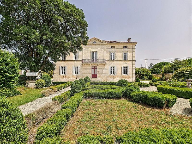 Maison de maîtres - 531 m² - 11 pièces