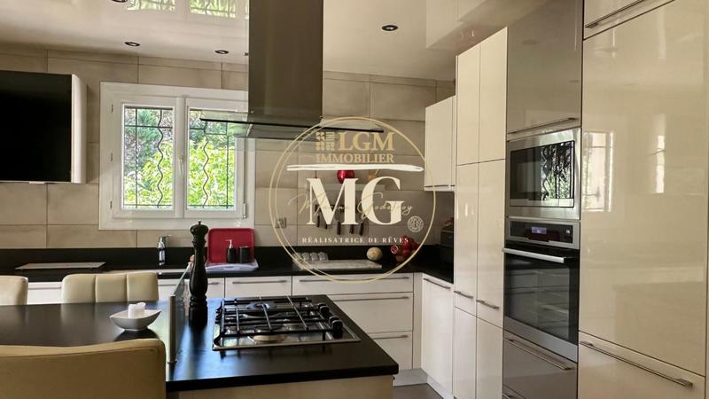 Maison - 219 m² - 4 pièces