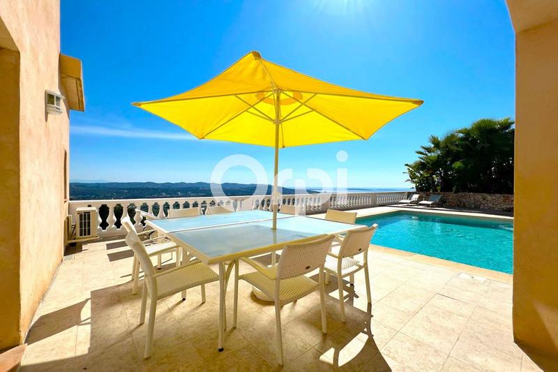 Maison - 240 m² - 8 pièces