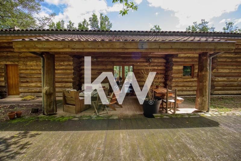 Maison - 260 m² - 8 pièces