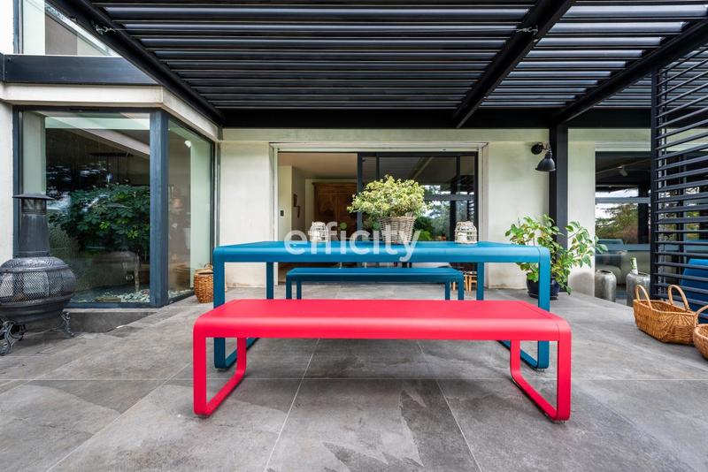 Maison - 292 m² - 10 pièces