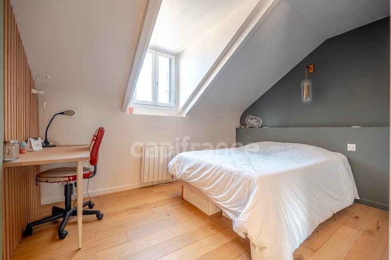 Appartement ancien - 129 m² - 6 pièces