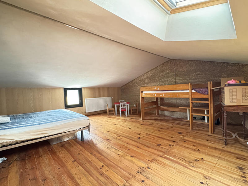 Maison - 220 m² - 7 pièces