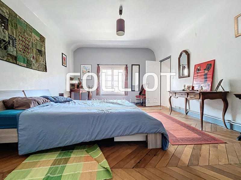 Maison - 206 m² - 8 pièces