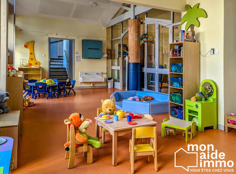 Local d'activités - 280 m² - 15 pièces