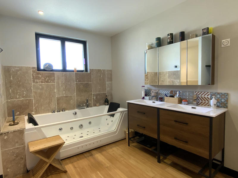 Maison - 300 m² - 7 pièces