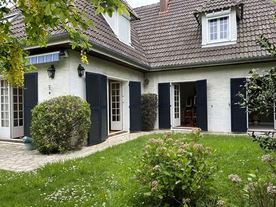 Maison - 180 m² - 7 pièces