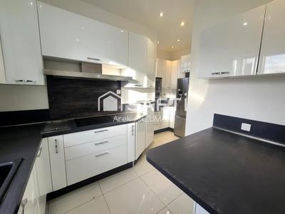 Maison - 277 m² - 6 pièces