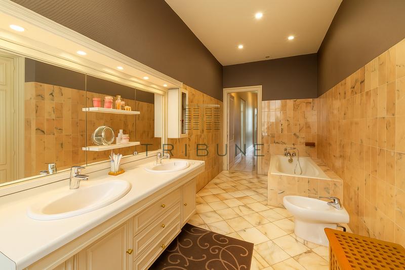 Maison - 500 m² - 10 pièces