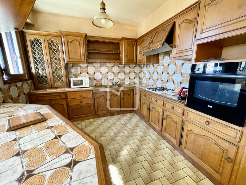 Maison - 333 m² - 8 pièces